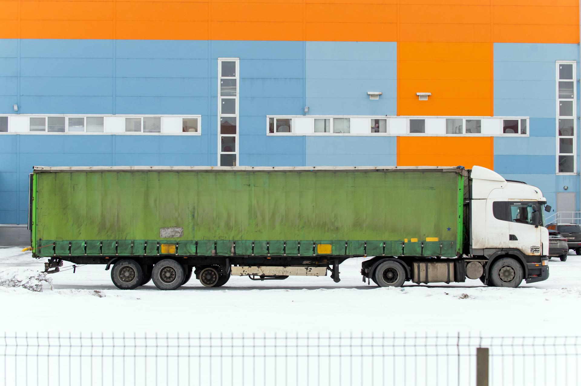 Ввод новых складов в Петербурге в 2025 году снизился на треть