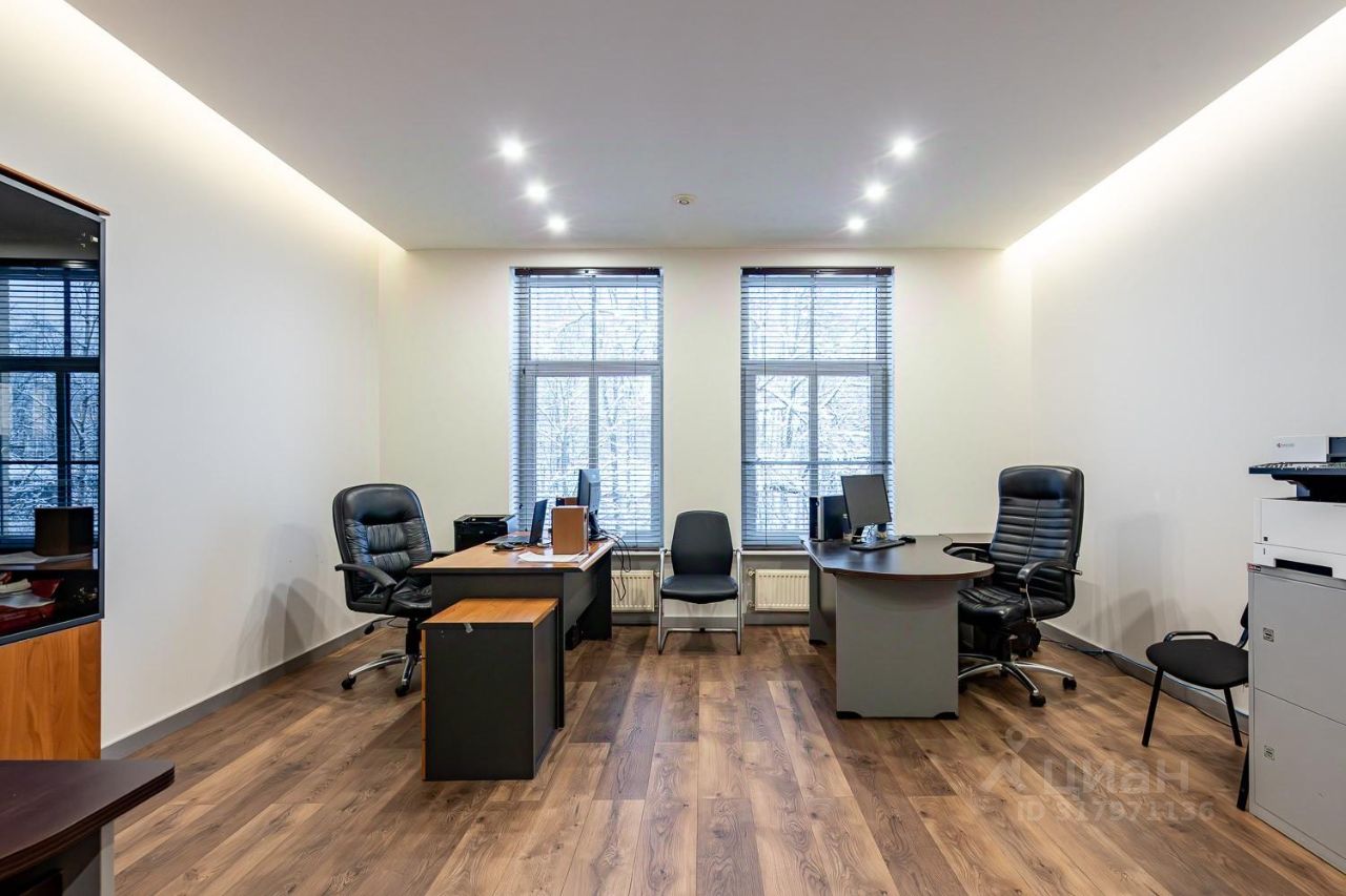 Продается 4-этажный дом, 1 465,5 м²