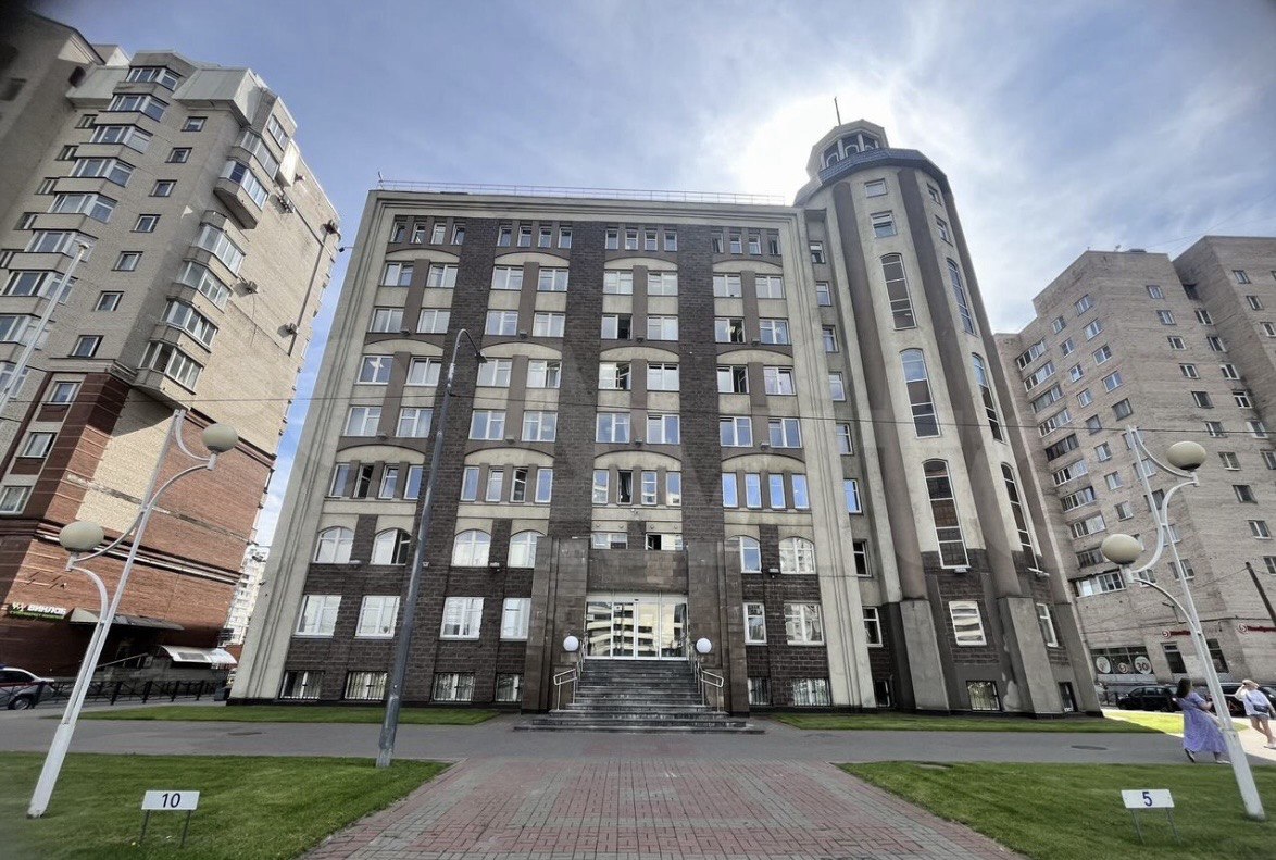 Бизнес-центр в Приморском районе Санкт-Петербурга (Богатырский проспект, 2)