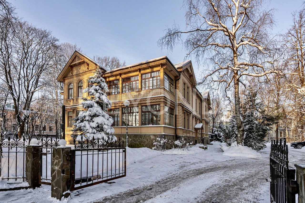 Продается 4-этажный дом, 1 465,5 м²
