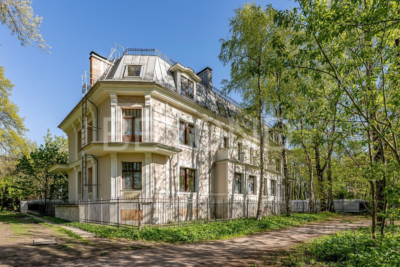 Продается 4-этажный дом, 1 116,9 м²