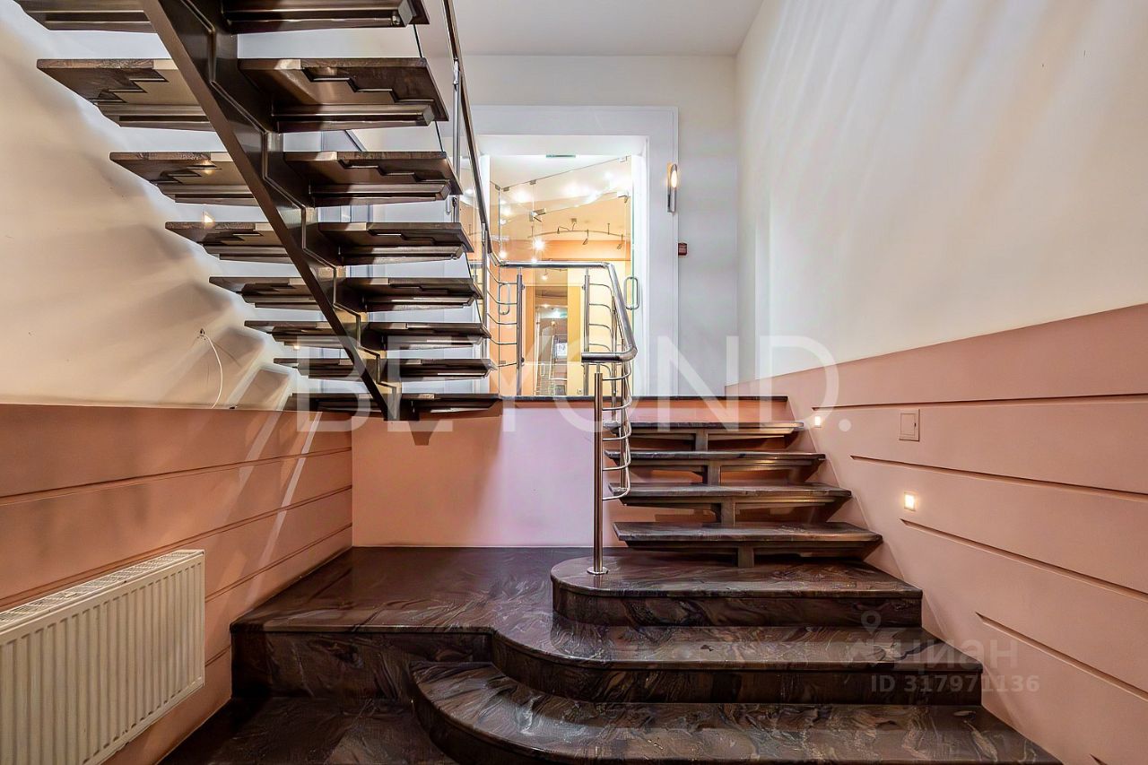 Продается 4-этажный дом, 1 465,5 м²