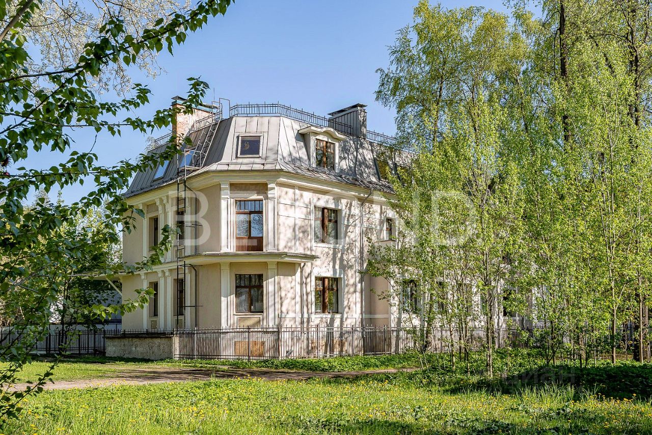 Продается 4-этажный дом, 1 116,9 м²