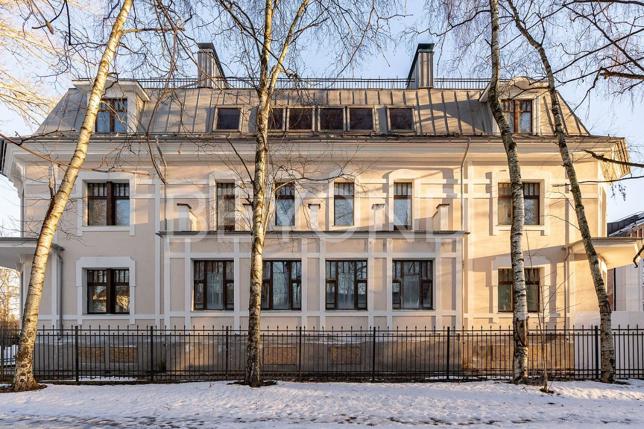 Продается 4-этажный дом, 1 116,9 м²
